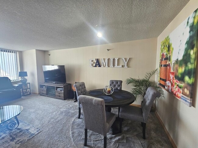 Building Photo - 480 N McClurg Ct