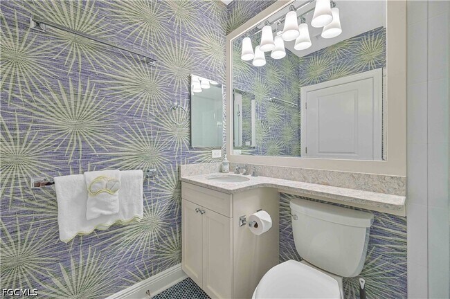 Building Photo - 5000 Royal Shores Dr