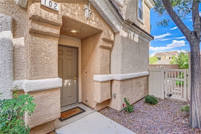 Building Photo - Gorgeous 3BR 2.5BA Townhome w/ Pool Access + Park + Private Backyard & Patio in Las Vegas