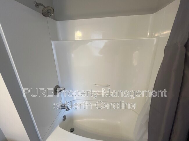 Building Photo - 3355 E Ridge Rd