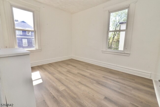 Building Photo - 26 Treacy Ave