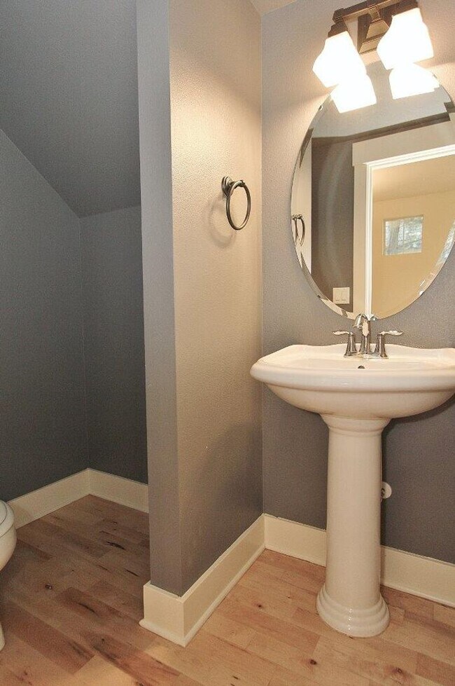 Building Photo - Immaculate Home w/Open Floor-Plan Nestled on the Boise Bench