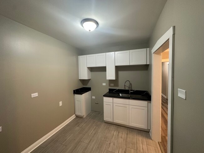 Building Photo - 849 N Laramie Ave