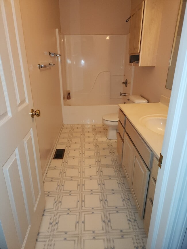 Building Photo - 667 Winesap Cir