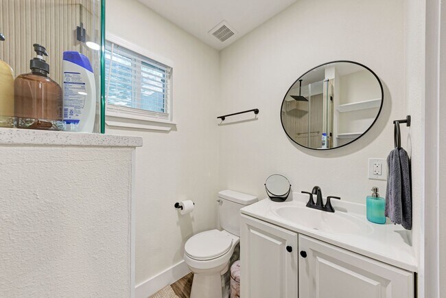 Building Photo - For Lease – Fully Furnished Studio Near UT