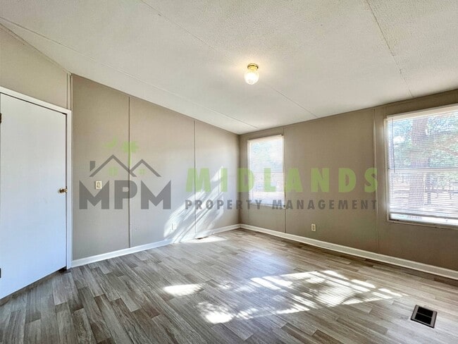 Building Photo - 323 Tabor Dr