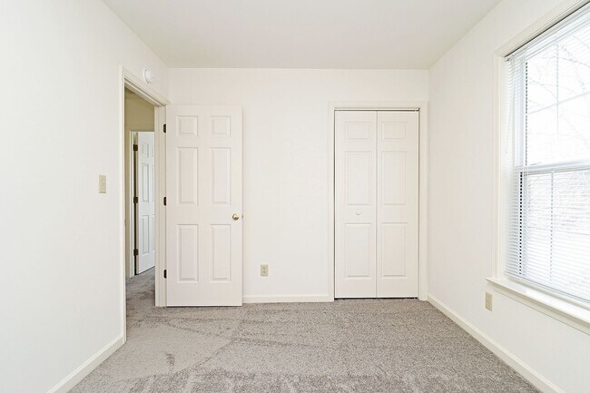 Building Photo - Pet-Friendly Raintree Home Near Rt 29