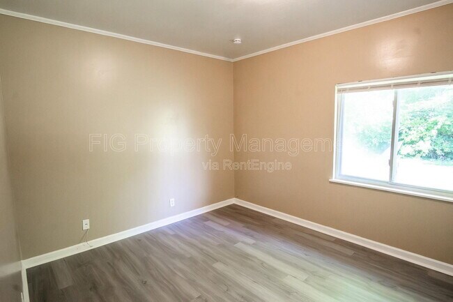 Building Photo - 113 Louella Dr