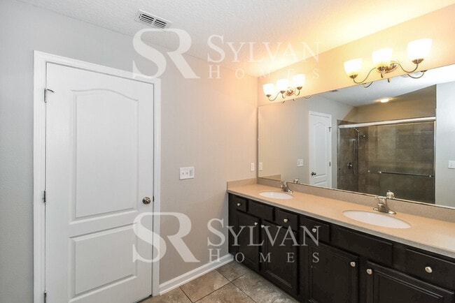 Building Photo - Carve Out a Great Life Here!