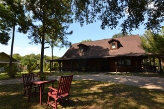 Building Photo - 2611 Primrose Dr