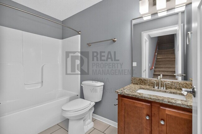 Building Photo - 1651 SW Arlan Dr