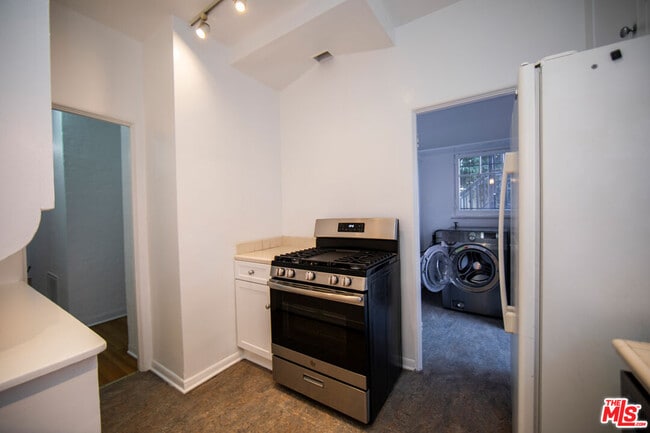 Building Photo - 1117 Longwood Pl