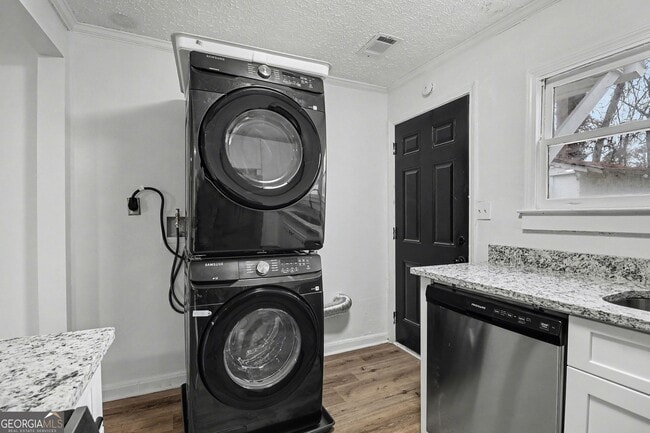 Building Photo - 2160 Dowdell Dr