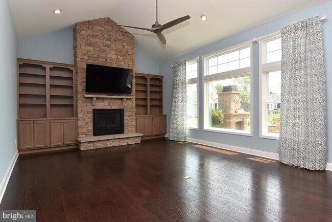 Building Photo - 16058 Rockport Dr