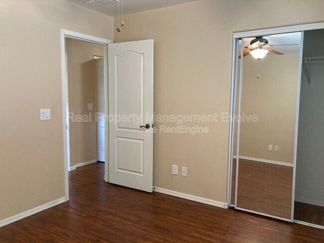 Building Photo - 4059 E Carla Vista Dr