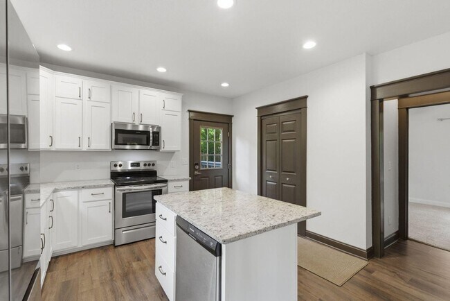Building Photo - Updated 4-bedroom, 2-bath home in the Rountree neighborhood
