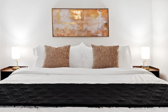 Building Photo - 2922 Elm St