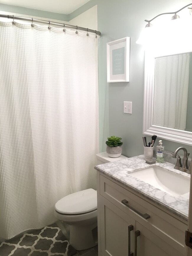 Building Photo - 1943-1945 Buchanan St NE