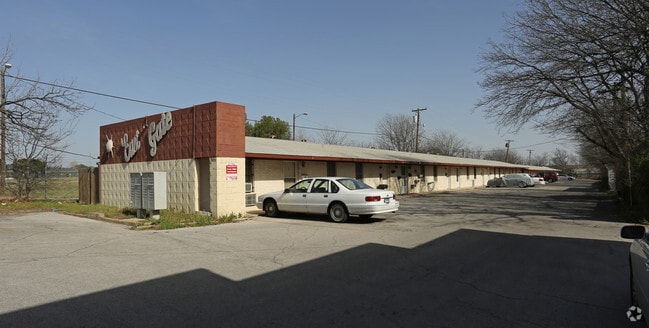 Building Photo - East Gate