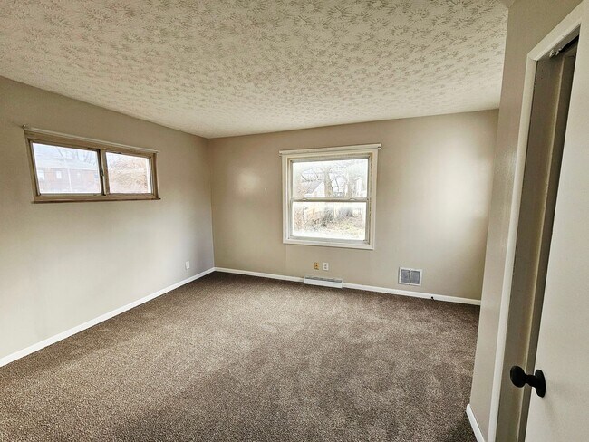 Building Photo - Move-In Ready 3BR/1BA Home w/ 2-Car Garage | Recently Updated