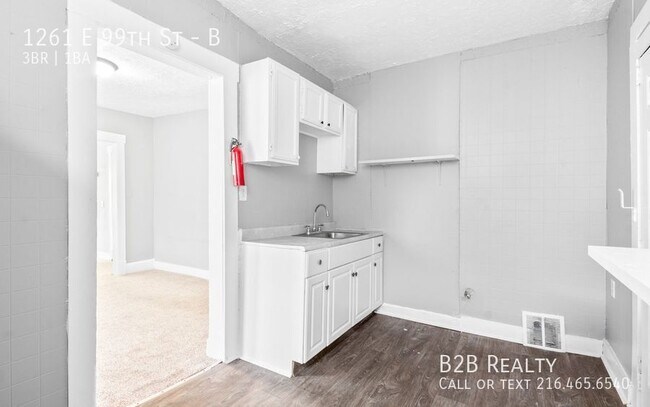 Building Photo - 1261 E 99th St