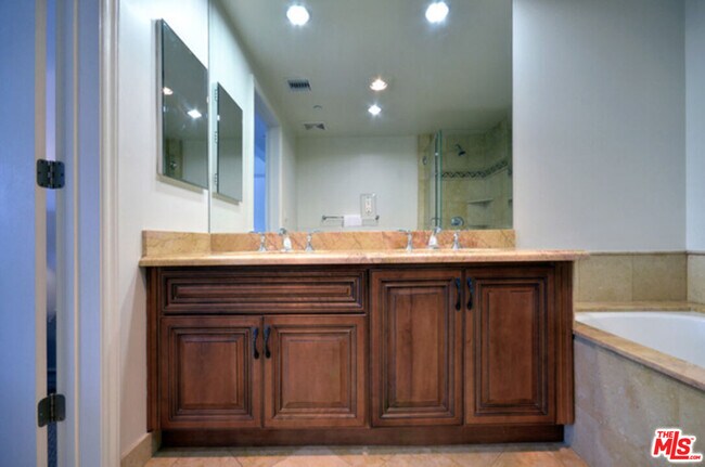 Building Photo - 1530 Centinela Ave