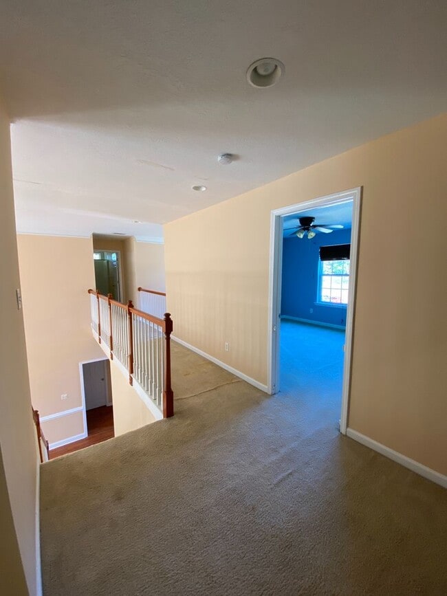 Building Photo - 1002 Dorset Ln