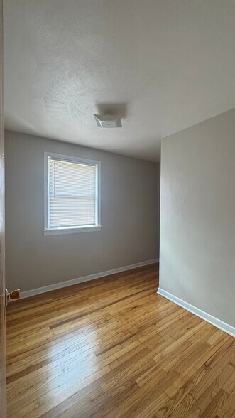 Building Photo - 112 Bigelow St