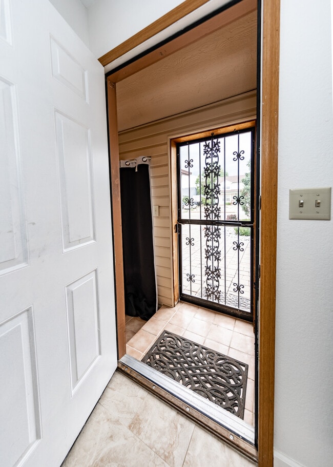 Building Photo - 838 Daffodil St