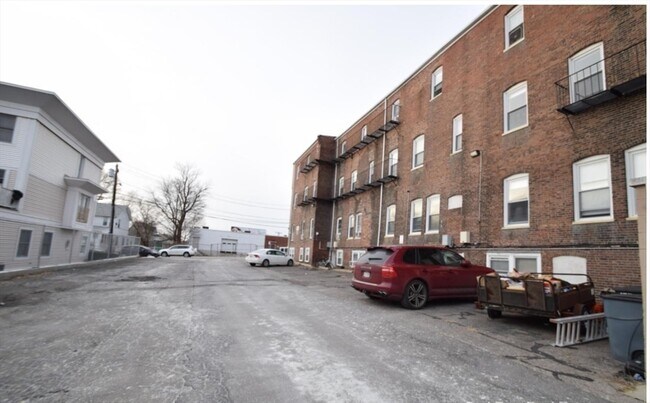 Building Photo - 168 N Beacon St