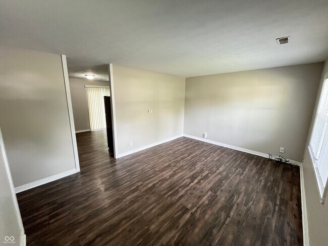 Building Photo - 3831 Bennett Dr
