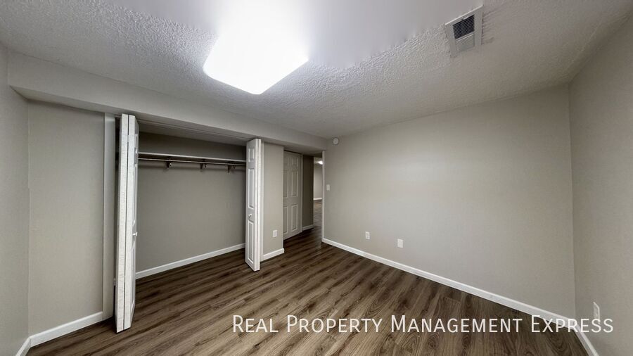 Building Photo - Newly Renovated 5 Bed Home w/ 2-Stall Garage