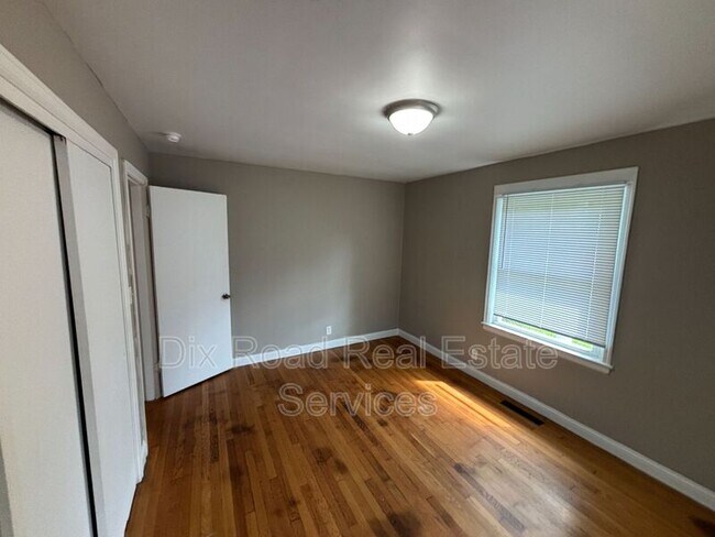 Building Photo - 1750 N Staunton Dr