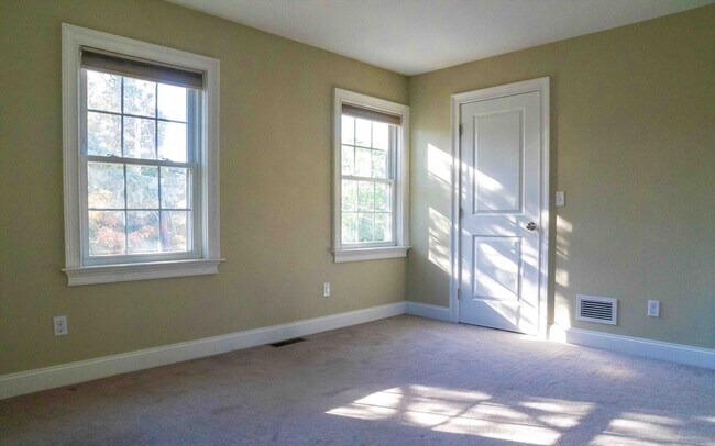 Building Photo - 171 N Main St