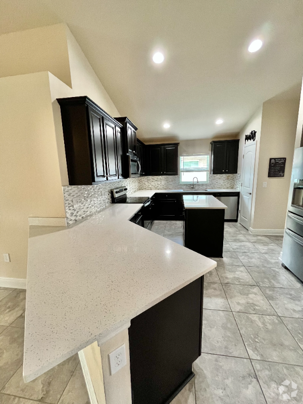 Building Photo - 424 Buchannan Dr