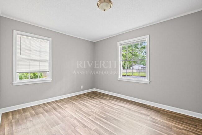 Building Photo - READY FOR MOVE IN, SECTION 8 WELCOMED!!!!!