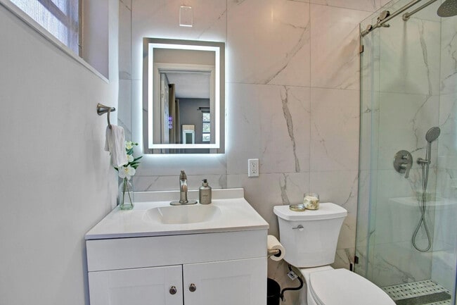 Building Photo - 2632 Madison St