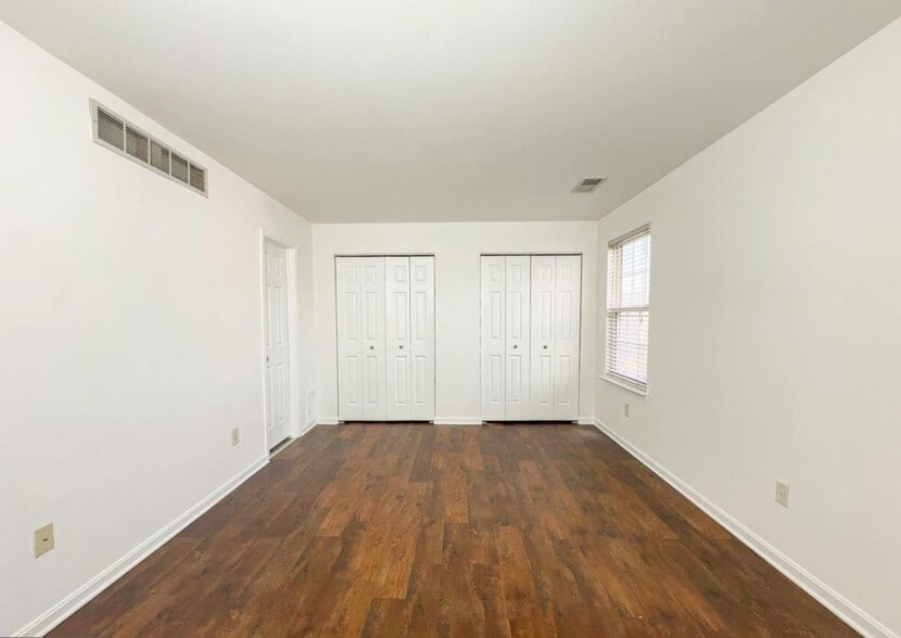 Master Bedroom - 8153 Telegraph Rd