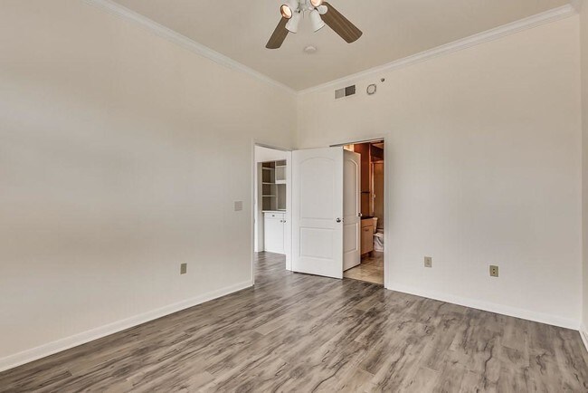 Building Photo - 3225 Turtle Creek Blvd