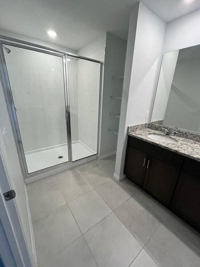 Building Photo - "Charming 3-Bed Townhouse with 2.5 Baths in St. Cloud's Serene Burrowing Owl Loop!"