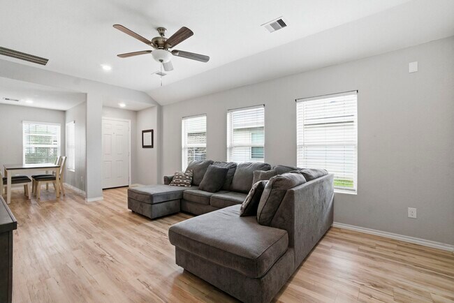 Building Photo - 11036 N Lake Mist Ln