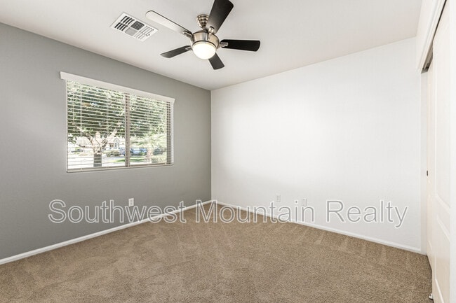 Building Photo - 38426 N Beverly Ave