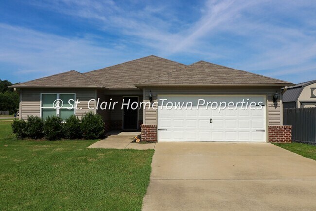 Primary Photo - Spacious 4 Bedroom Home in Fox Hollow