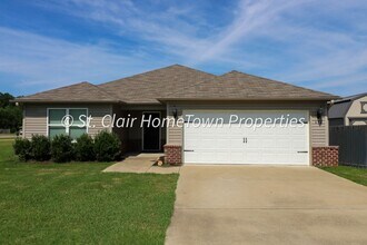 Building Photo - Spacious 4 Bedroom Home in Fox Hollow