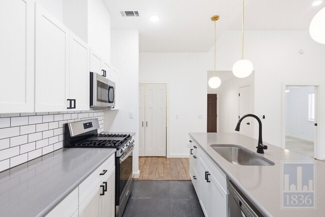 Building Photo - 13009 Lamplight Village Ave