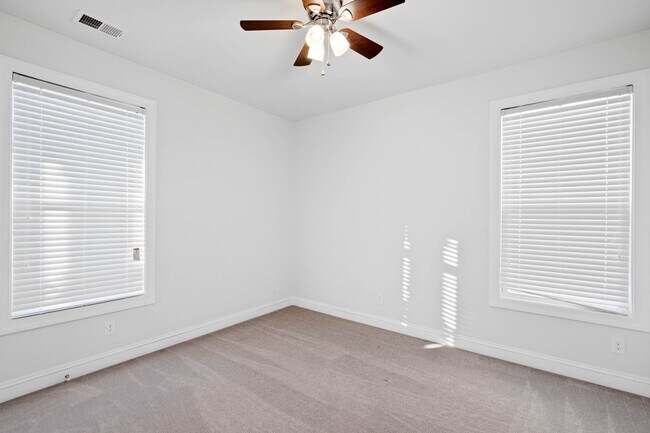 Building Photo - 3740 Sage Dr