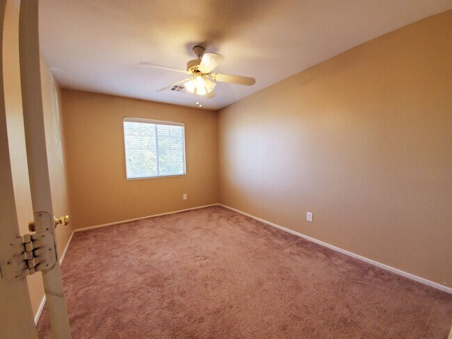 Building Photo - ACCEPTS SECTION 8 - BEAUTIFUL MUST SEE 3BD/2BA IN SOUTHWEST