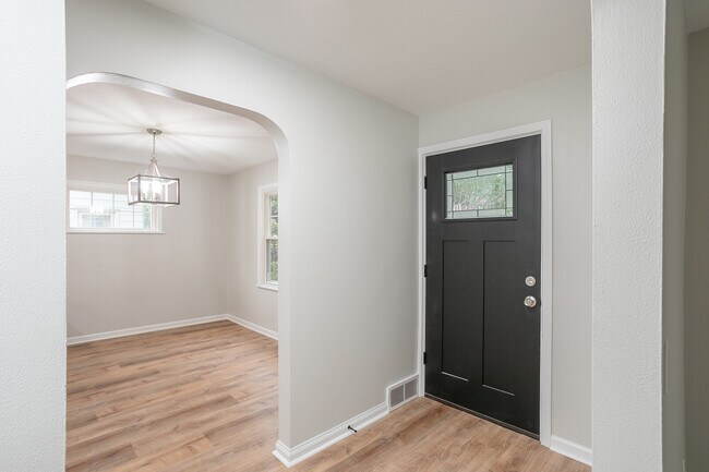 Building Photo - 306 Winona Blvd