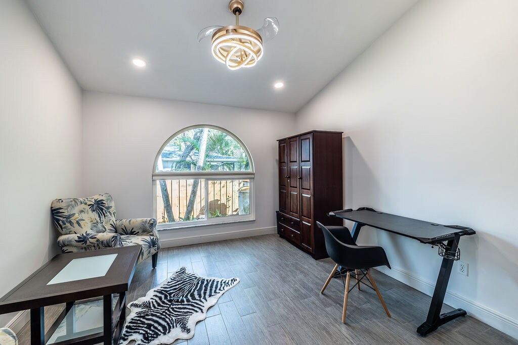 Building Photo - 9330 Seagrape Dr