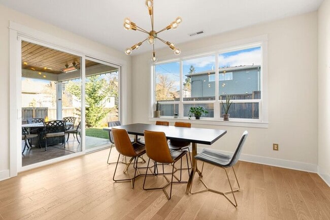 Building Photo - 4090 NE 6th Ave